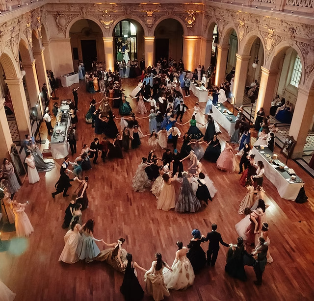Danseurs dans la salle de la Corbeille au Palais de la bourse Lyon